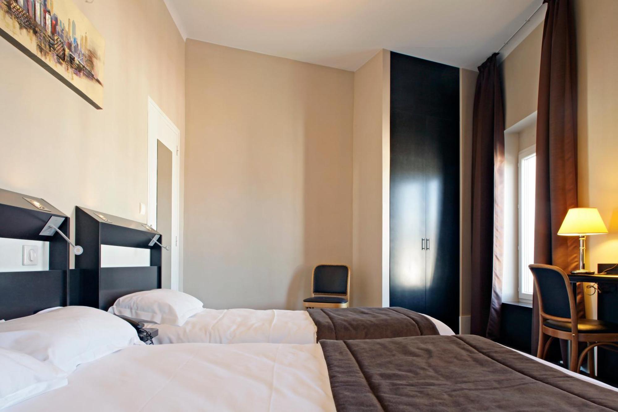 Logis Hotel Des Bourbons Монлюсон Екстер'єр фото
