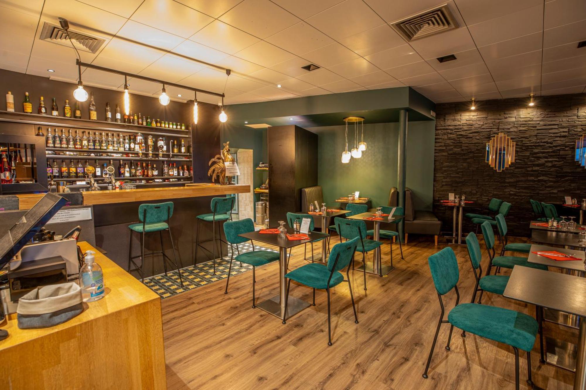 Logis Hotel Des Bourbons Монлюсон Екстер'єр фото