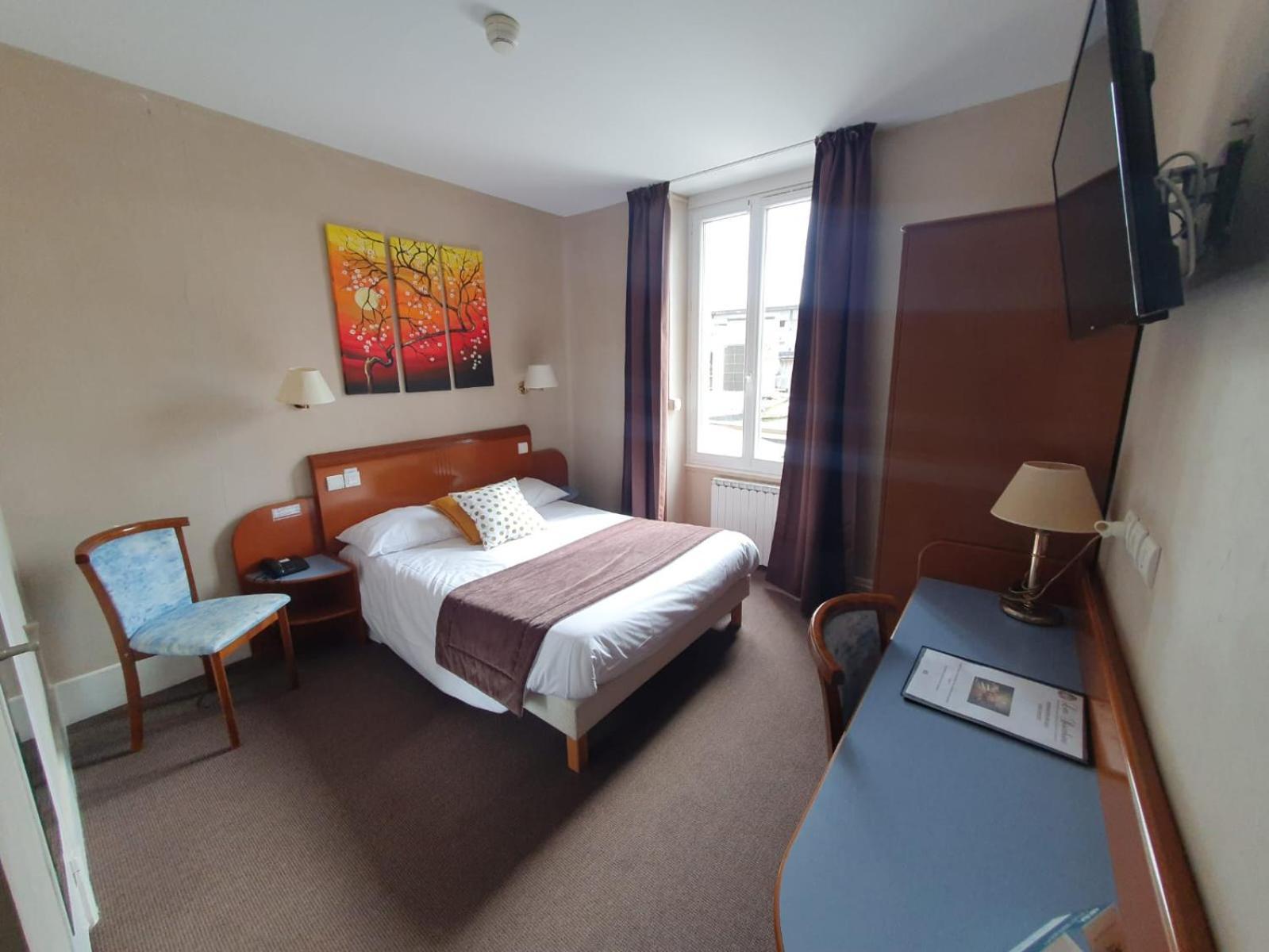 Logis Hotel Des Bourbons Монлюсон Екстер'єр фото