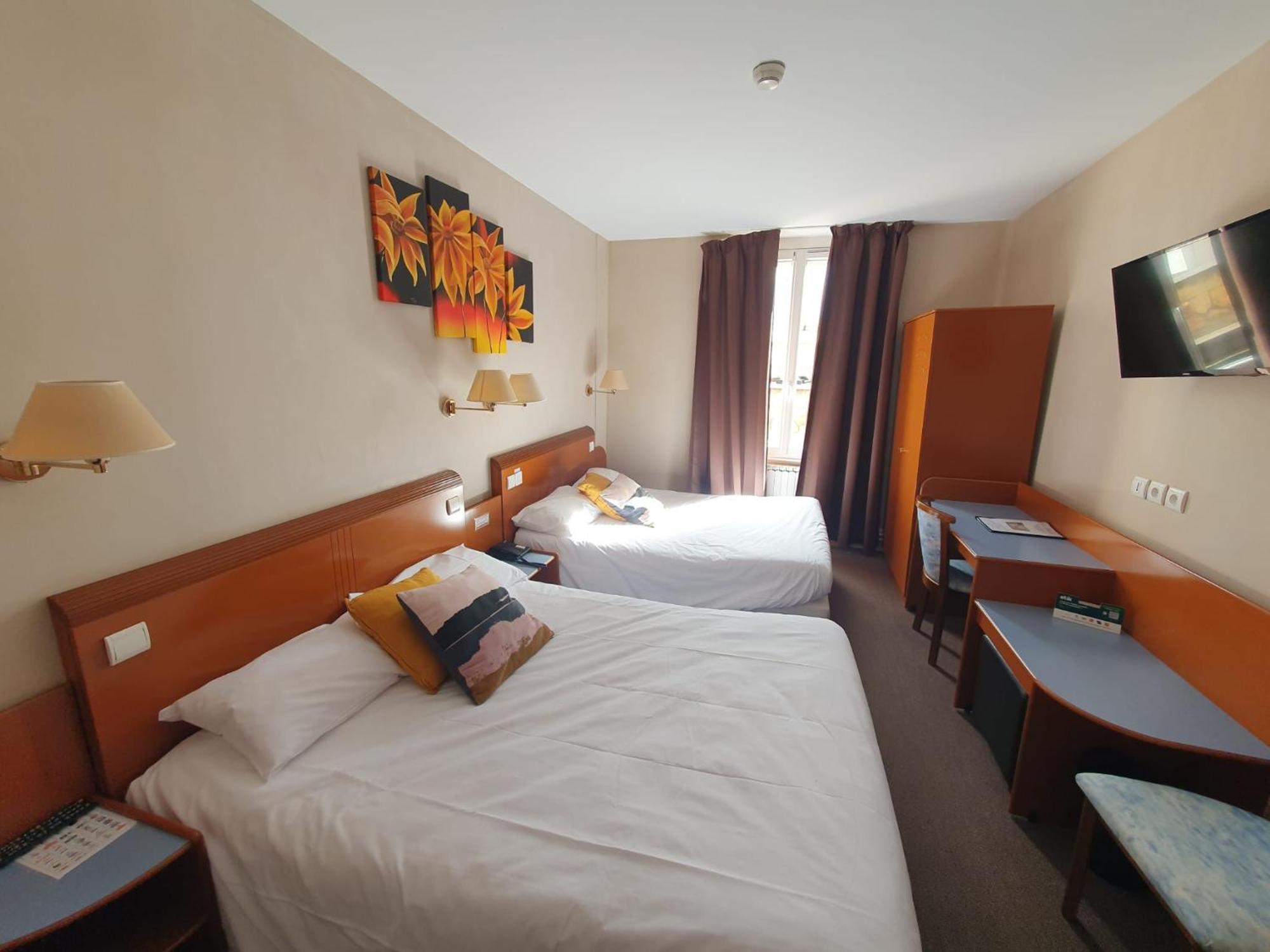 Logis Hotel Des Bourbons Монлюсон Екстер'єр фото