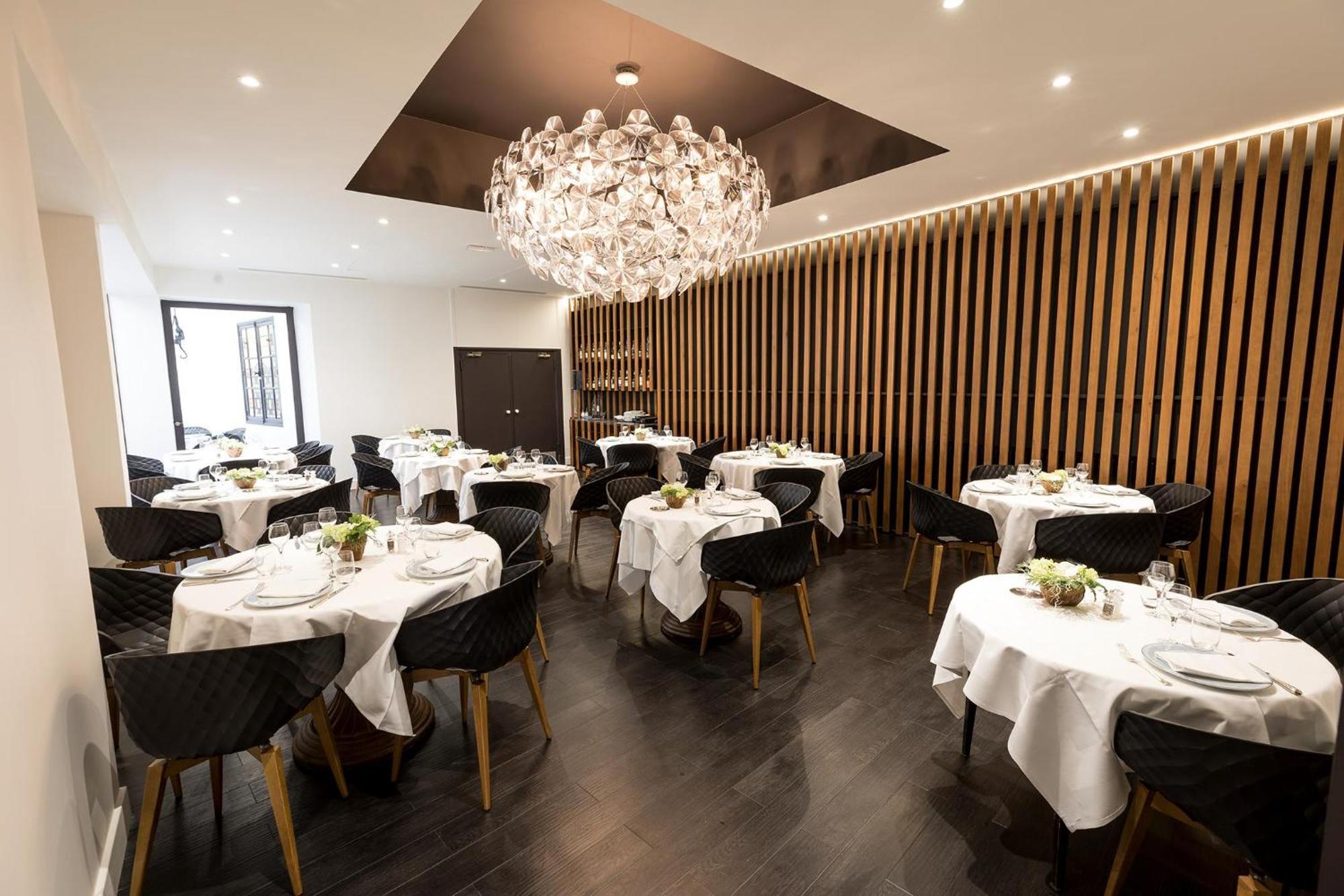 Logis Hotel Des Bourbons Монлюсон Екстер'єр фото