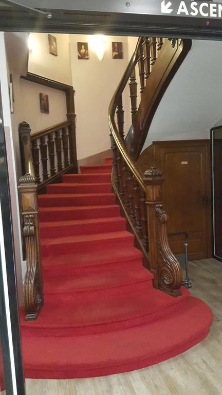 Logis Hotel Des Bourbons Монлюсон Екстер'єр фото