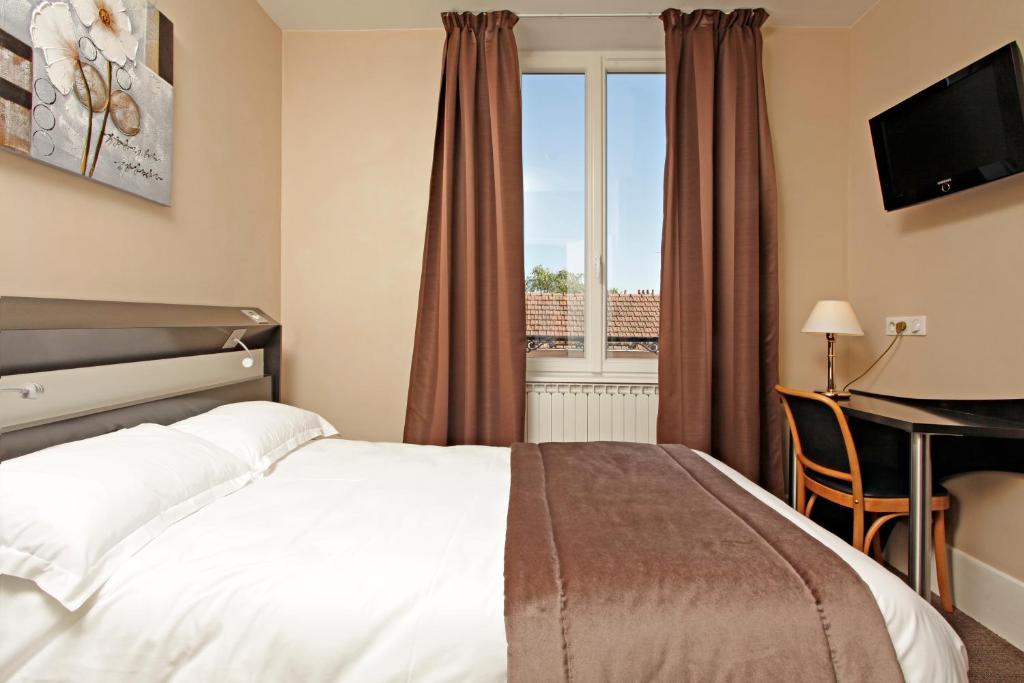 Logis Hotel Des Bourbons Монлюсон Номер фото