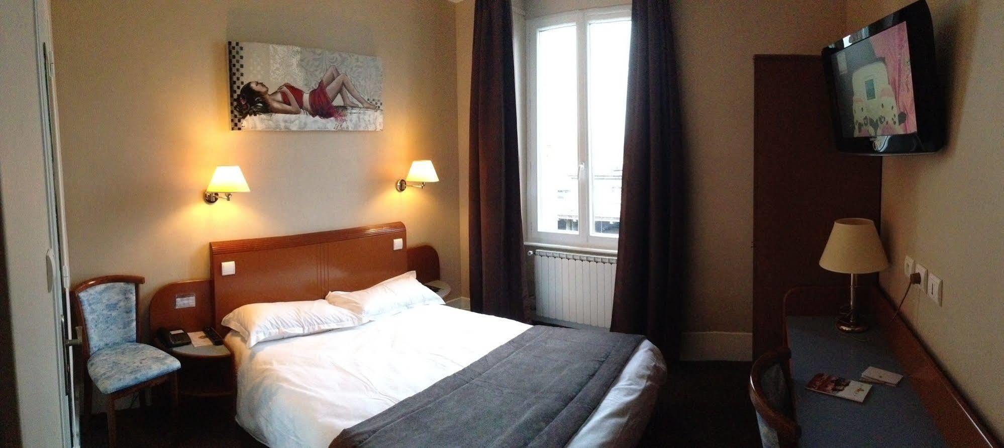 Logis Hotel Des Bourbons Монлюсон Екстер'єр фото